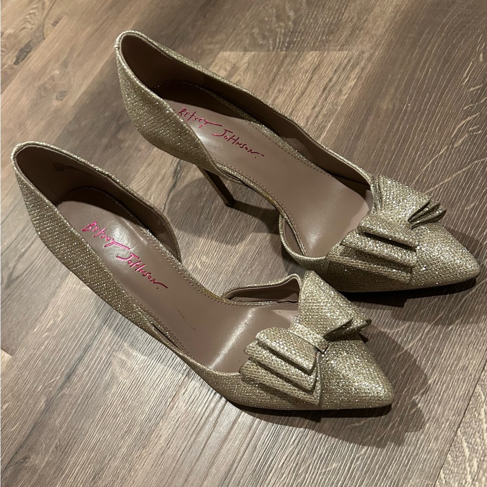 Betsey Johnson gold glitter bow heels